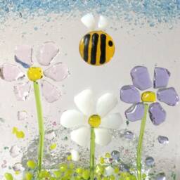 Handmade Fused Glass Daisy Tea Light Holder With Bee - thumbnail 3