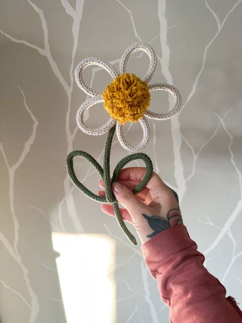Custom Daisy Single Knitted Wire Flower Shape - Personalised Colours Decorative Flowers For Girls Room/Customisable Floral Kids Decor - image 1