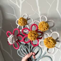 Custom Daisy Single Knitted Wire Flower Shape - Personalised Colours Decorative Flowers For Girls Room/Customisable Floral Kids Decor - thumbnail 2