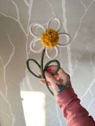Custom Daisy Single Knitted Wire Flower Shape - Personalised Colours Decorative Flowers For Girls Room/Customisable Floral Kids Decor - thumbnail 1