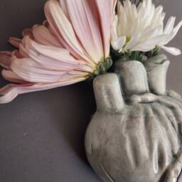 Human Heart Wall Vase - Mint Green Earthenware Clay - thumbnail 2