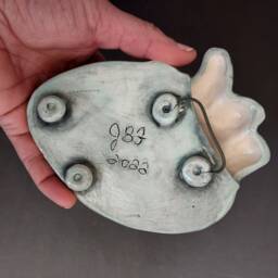 Human Heart Wall Vase - Mint Green Earthenware Clay - thumbnail 3