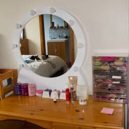 Unique Modern Round Bespoke Holly Wood Style Vanity Mirror With Led Bulbs - thumbnail 2