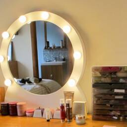Unique Modern Round Bespoke Holly Wood Style Vanity Mirror With Led Bulbs - thumbnail 3