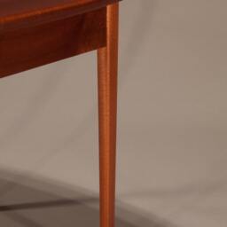 Mahogany End Table - thumbnail 3