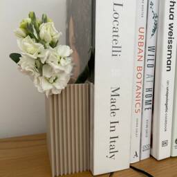 Minimalist Book End Vase Beige - thumbnail 3