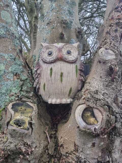 Resin Wood Effect Owl Garden Ornament Decoration - image 1