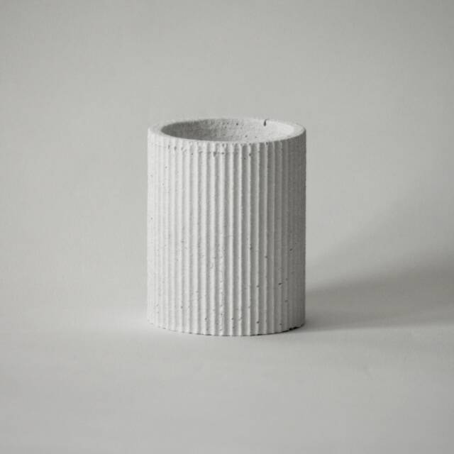 Toothed Candle Holder in Sandblasted White Concrete - image 1