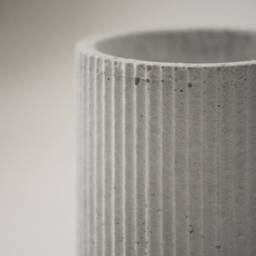 Toothed Candle Holder in Sandblasted White Concrete - thumbnail 3