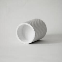 Toothed Candle Holder in Sandblasted White Concrete - thumbnail 2