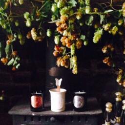 Victorian Christmas Soy Candle, Ginger, Cinnamon & Clove, 3-Wick - thumbnail 3