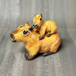 Capybara Mother & Baby Figurine - thumbnail 4