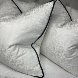 Elegant White & Silver Textured Cushion Cover With Black Piping - Luxury Designer Pillow Sham Home Decor Amelie - thumbnail 3