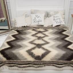 Large Gray Soft Wool Blanket - Handwoven Hutsul Natural Sheepskin Throw Boho Bedspread - thumbnail 2