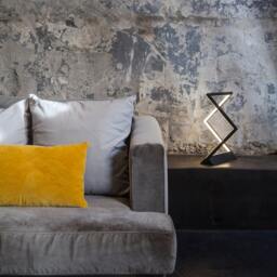 Table Lamp in Modern Style - Industrial Desk Perfect For Living Room Decoration Optical Illusion Bedside - thumbnail 3