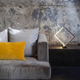Table Lamp in Modern Style - Industrial Desk Perfect For Living Room Decoration Optical Illusion Bedside