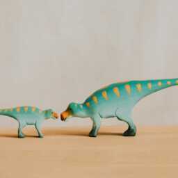 Wooden Maiasaura Dinosaur Toy, Mother & Baby Dino Figurines, Montessori Prehistoric Animal Set, Waldorf Gift - thumbnail 3