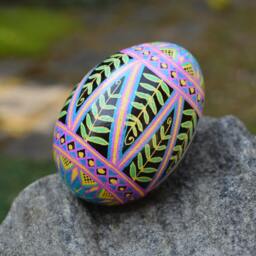 Ukrainian Easter Pysanka, Green Fern Pattern Batik Egg Ornament - thumbnail 2