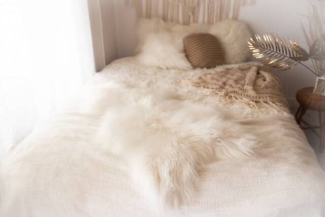 On Sale Exclusive Genuine Natural Icelandic Sheepskin Rug, Pelt, Super Soft Long Fur Large Throw White Sheep Skin - image 1