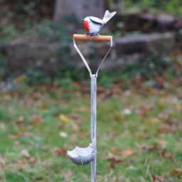 Large Robin On Shovel Bird Feeder Metal Garden Ornament Bath Sculpture Outdoor Decoration - British Watcher Gardening Gift - thumbnail 2