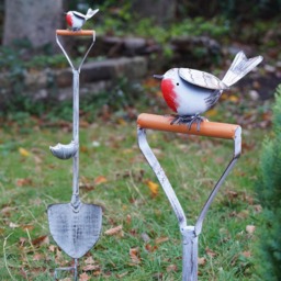 Large Robin On Shovel Bird Feeder Metal Garden Ornament Bath Sculpture Outdoor Decoration - British Watcher Gardening Gift - thumbnail 1
