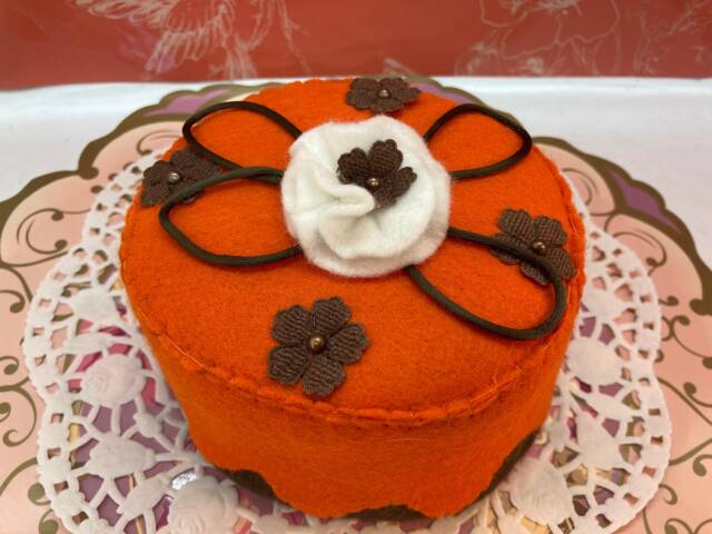 Round Felt Cake For Dinette - image 1