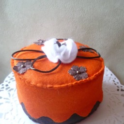 Round Felt Cake For Dinette - thumbnail 3