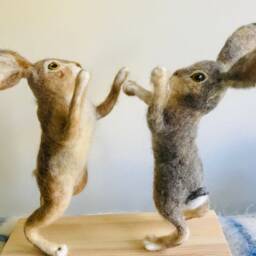 Needle Felted Boxing Hares Handmade Wool Hare Sculpture Pair - 10 Inch British Wildlife Art Collectible Animals - thumbnail 4