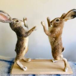 Needle Felted Boxing Hares Handmade Wool Hare Sculpture Pair - 10 Inch British Wildlife Art Collectible Animals - thumbnail 2