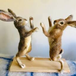 Needle Felted Boxing Hares Handmade Wool Hare Sculpture Pair - 10 Inch British Wildlife Art Collectible Animals - thumbnail 3