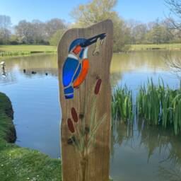 Kingfisher Bird Garden Sculpture - Personalised Reclaimed Wood & Stained Glass - thumbnail 2