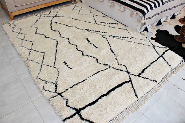 Authentic Moroccan Hand-Knotted Berber Rug With Black Patterns, From Beni Ouarain Tribe. Genuine Carpet Hand Woven 100% Soft Wool - image 1