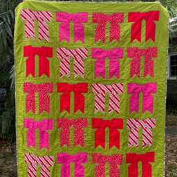Handmade Holiday Bow Quilt Pink & Red Christmas Patchwork Throw - thumbnail 2