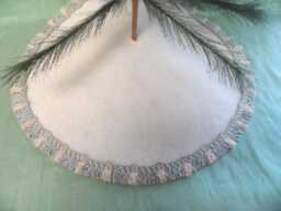 Small Ivory Table Top Christmas Tree Skirt/15.5