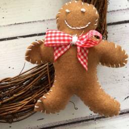 Christmas Festive Seasonal Gingerbread & Heart Rattan Wreath - thumbnail 2