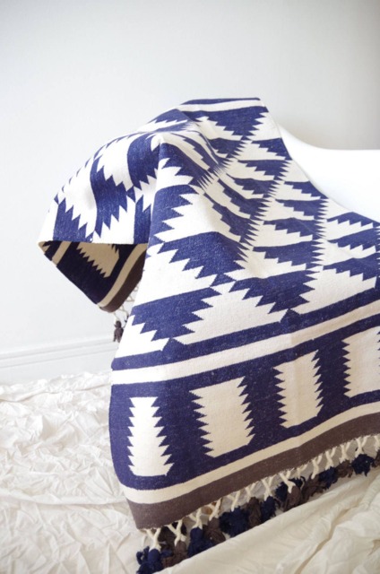 Handwoven Blue & Off-White Rug With Tassles Triangle Pattern - Dhurrie - 120 cm X 200 - image 1