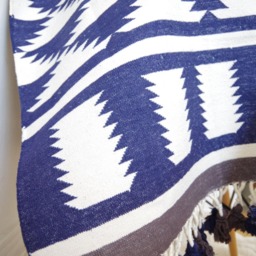 Handwoven Blue & Off-White Rug With Tassles Triangle Pattern - Dhurrie - 120 cm X 200 - thumbnail 3