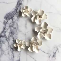 Set Of 5 Porcelain Gardenia Flowers, Hand Sculpted, White Ceramic Wall Decor - thumbnail 2