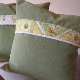 Lee Jofa Toile Pillow Cover, Green & Yellow, Button Closure - thumbnail 4
