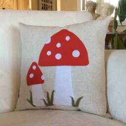 Red Mushroom Felt Applique Pillow Cover Country Farmhouse Decor - thumbnail 4