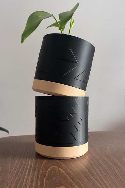 Aztec Two-Toned Plant Pot 3D Printed Planter With Drip Tray - image 1