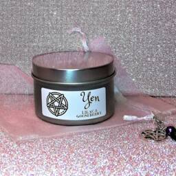 Yennefer Inspired Lilac & Gooseberry Candle With Organza Bag + Yen - Witcher Charm - 70G Tin - thumbnail 2