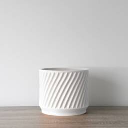 "Penelope Planter With Drainage & Saucer in White, Unique 3D-Printed Plant Pot, Small To Large Sizes 4"" 5"" 6"" 7"" 8" - thumbnail 2
