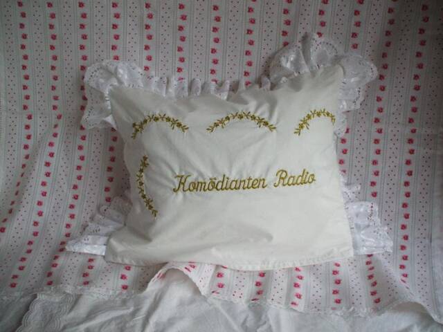 Pillow With Lace & Name Flowers Or - image 1