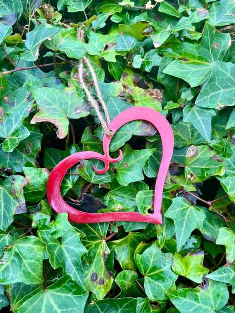 Red Metal Heart Hanger Valentine's Day Wall & Garden Decor - 10cm - image 1