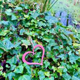 Red Metal Heart Hanger Valentine's Day Wall & Garden Decor - 10cm - thumbnail 2