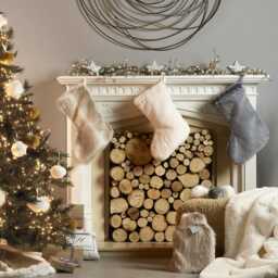 Cream Luxury Faux Fur Tree Skirt, Superior Fake Christmas Decor - thumbnail 2
