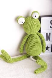 Crochet Cuddly Toy Frog - thumbnail 3