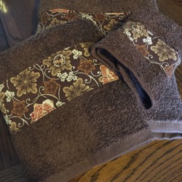 Handmade 3-Piece Dark Brown Bath Towel Set Trimmed With Floral Print - thumbnail 2