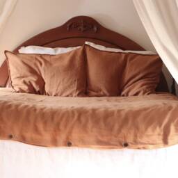 Handmade Terracotta Linen Bedding Set Duvet Cover & Pillowcases - thumbnail 3